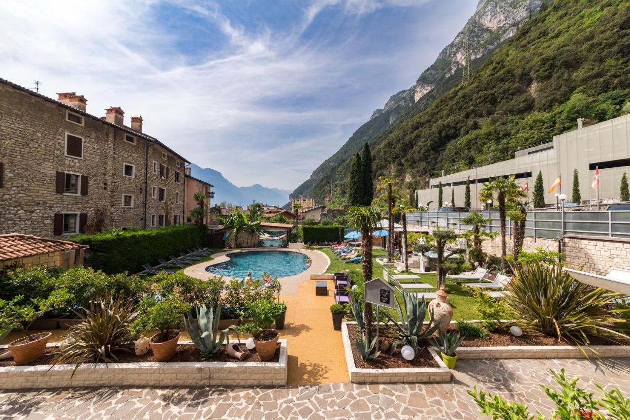 Hotel Canarino Riva del Garda Exteriör bild